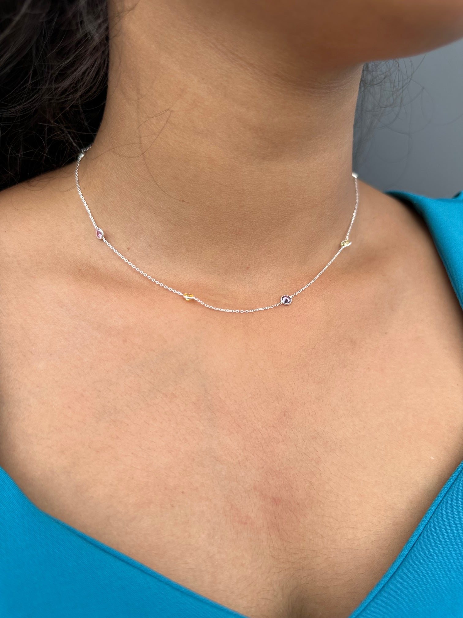 Colar de Prata 925 com Zircônia Colorida: Toque de Cor e Elegância