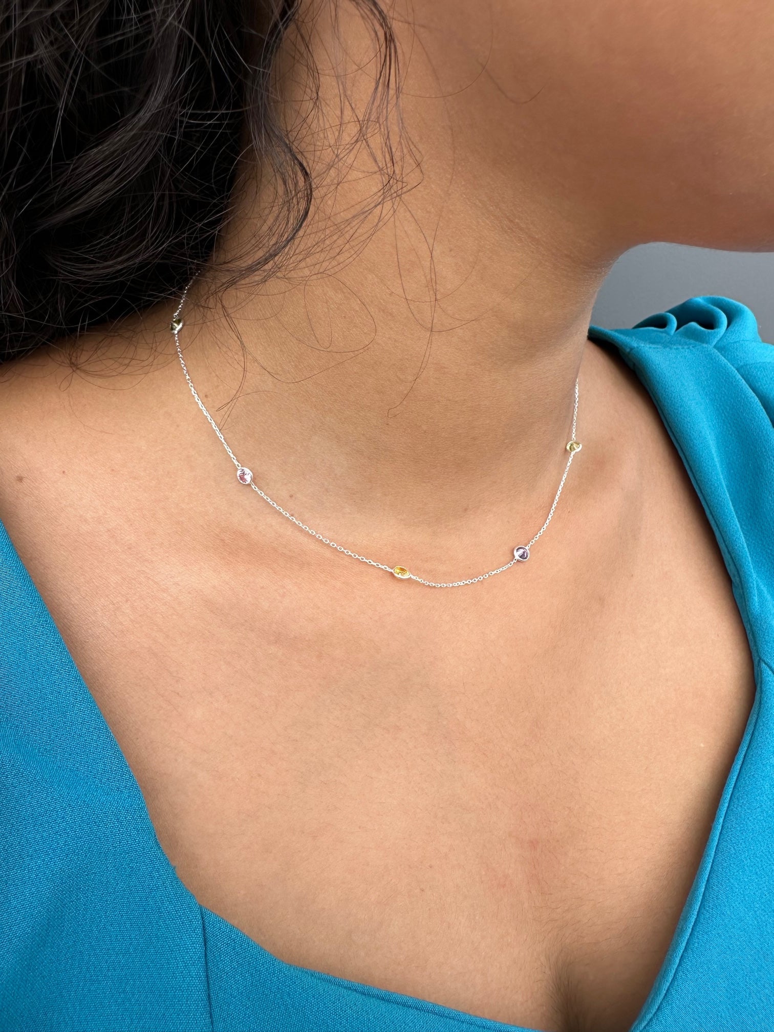 Colar de Prata 925 com Zircônia Colorida: Toque de Cor e Elegância