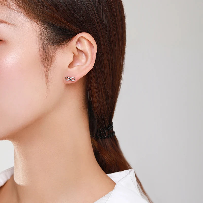 Brinco Infinito Cravejado em Prata 925