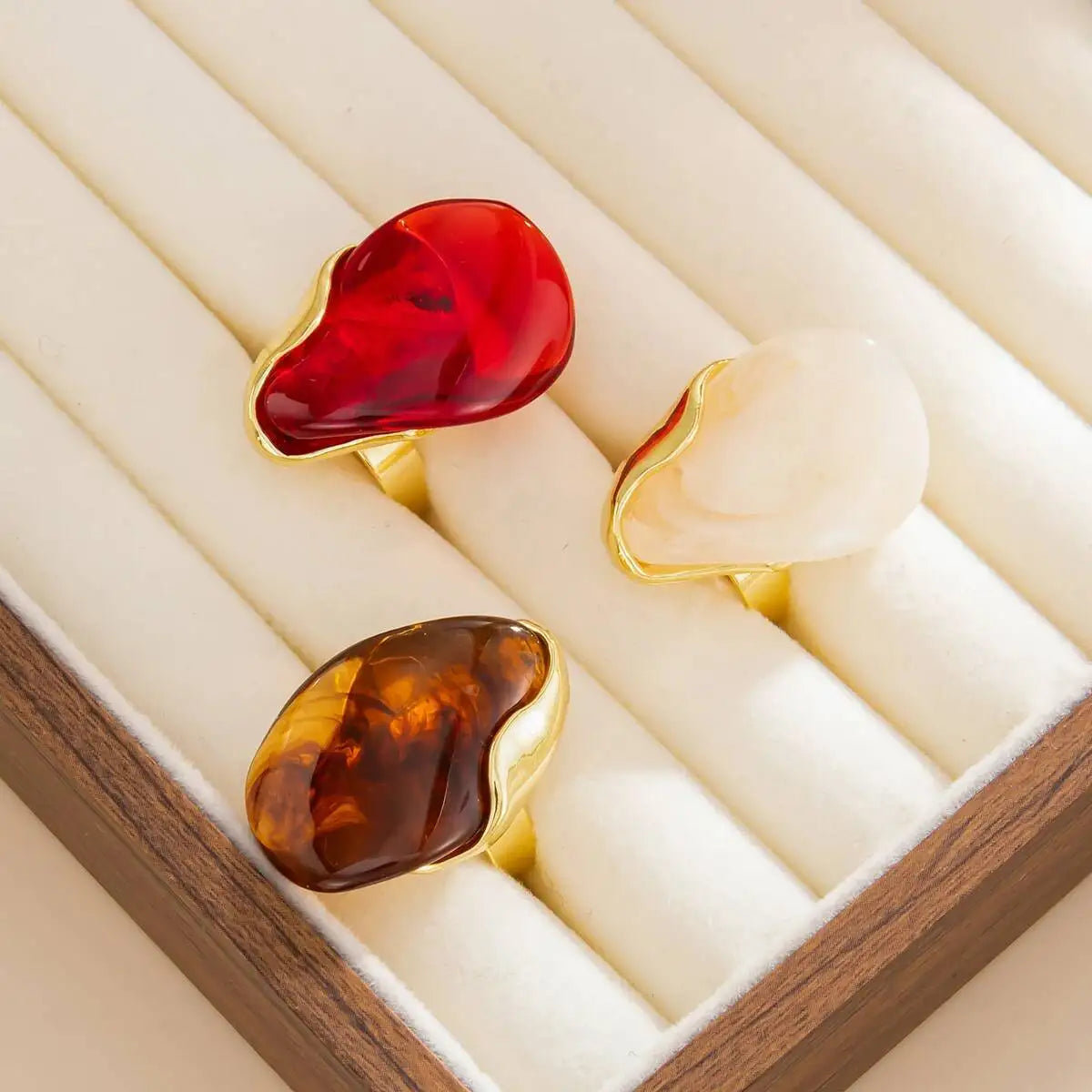 Anel Âmora – Resina Orgânica Dourada