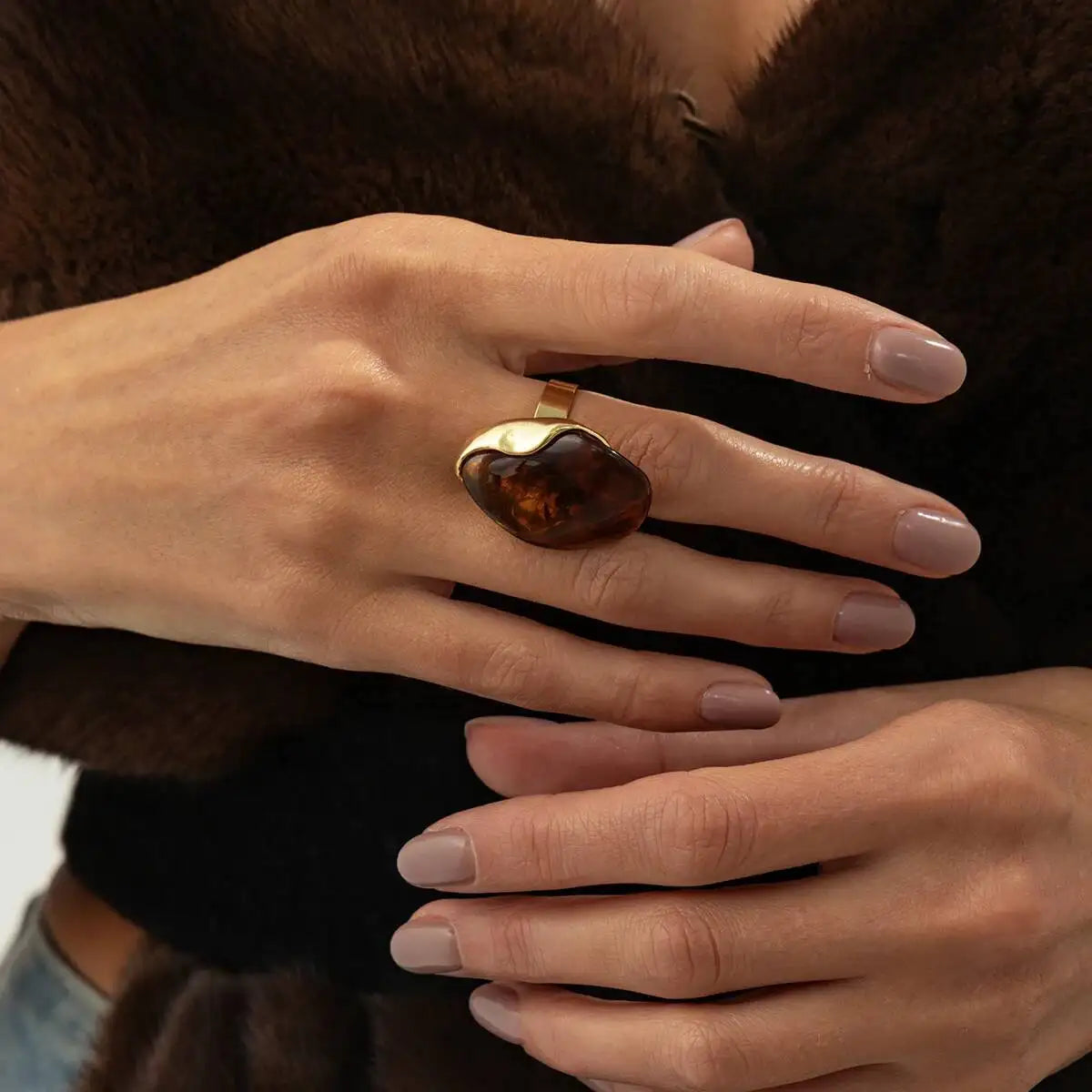 Anel Âmora – Resina Orgânica Dourada