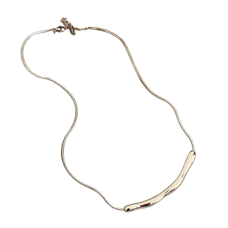 Colar Traço – Barra Orgânica Minimalista