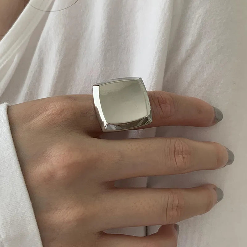 Anel Reflexion – Design Espelhado Escultural