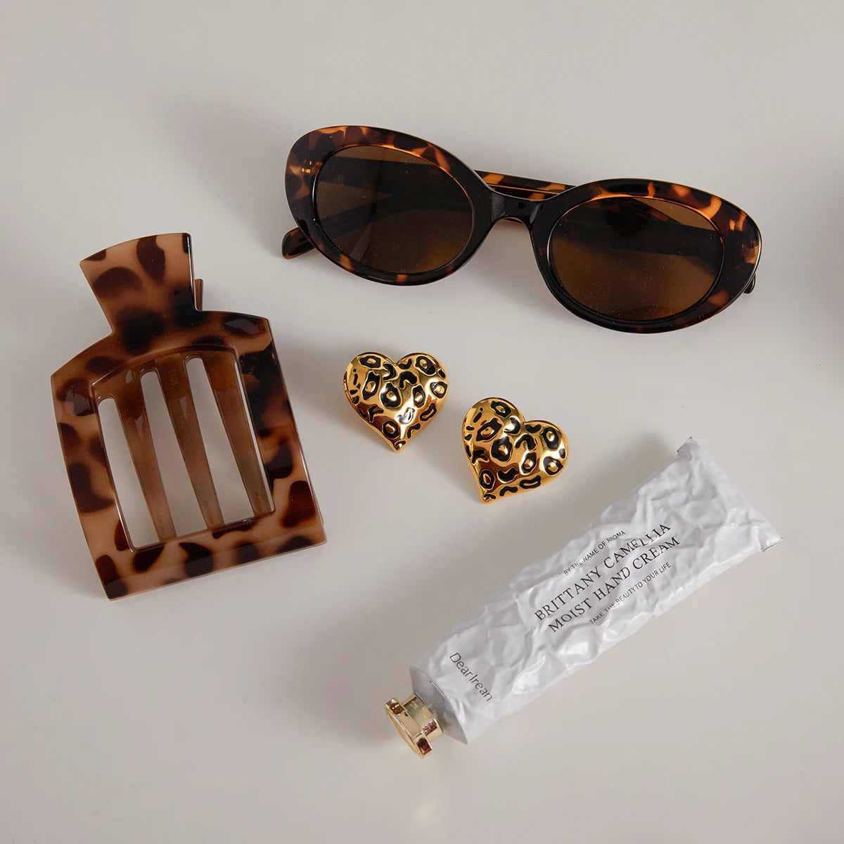 Brinco Wild Heart – Coração Animal Print Dourado