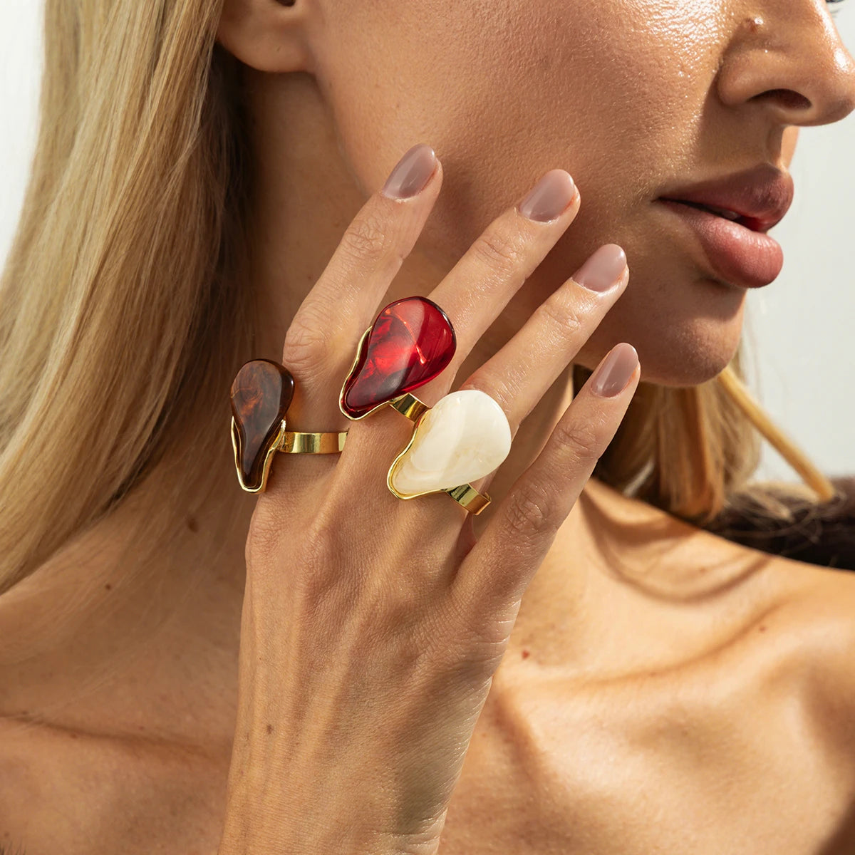 Anel Âmora – Resina Orgânica Dourada