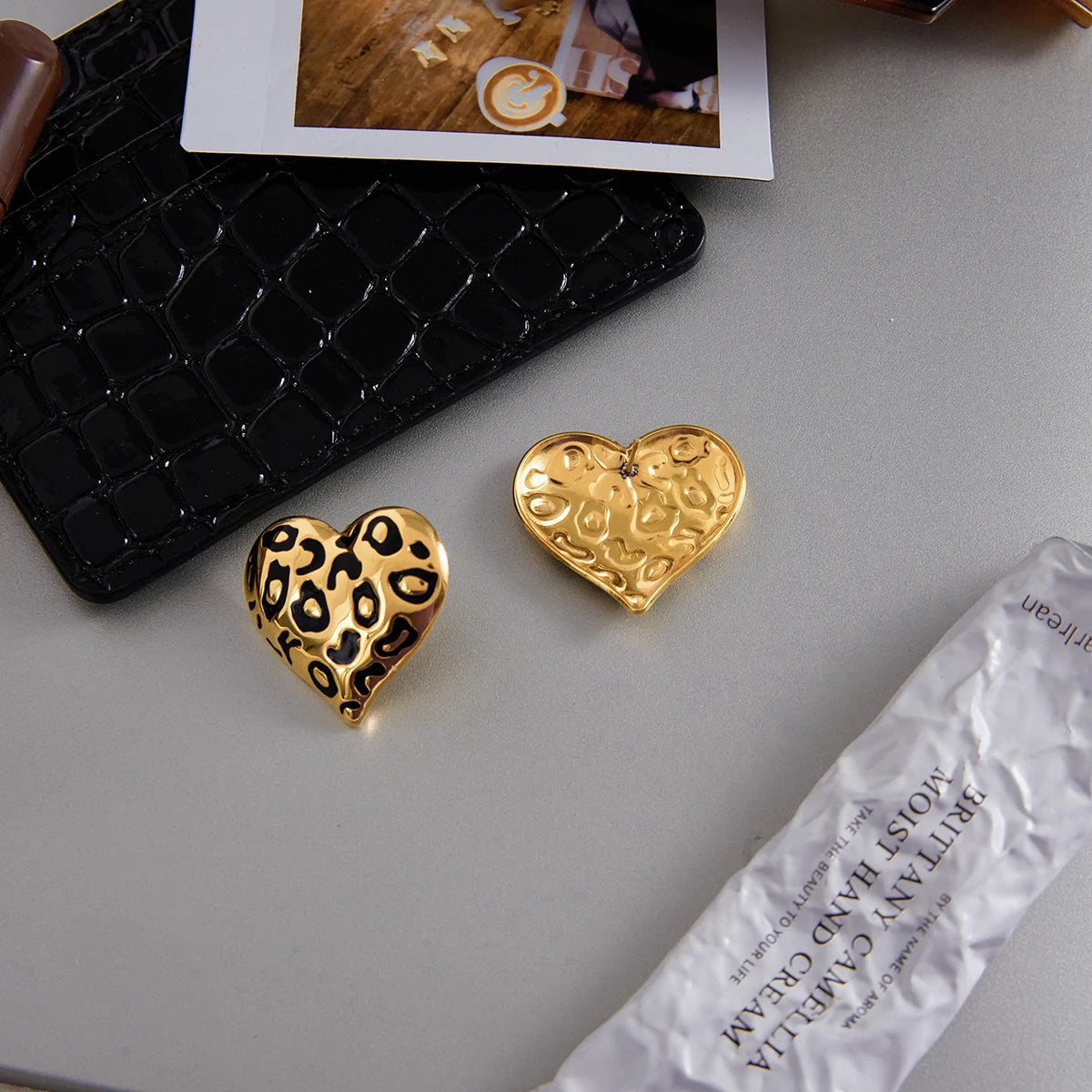 Brinco Wild Heart – Coração Animal Print Dourado