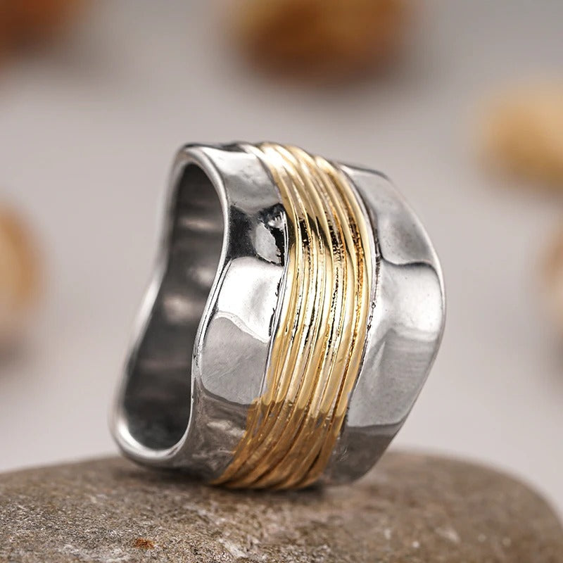 Anel Harmony: O Poder do Mix Dourado e Prateado