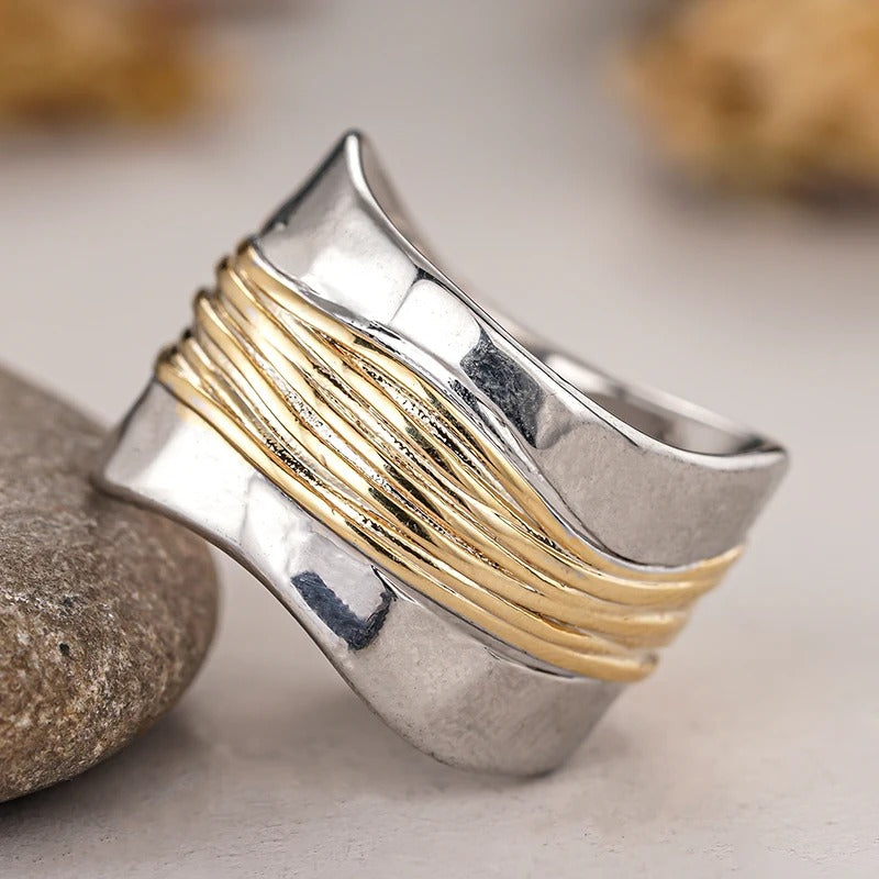 Anel Harmony: O Poder do Mix Dourado e Prateado