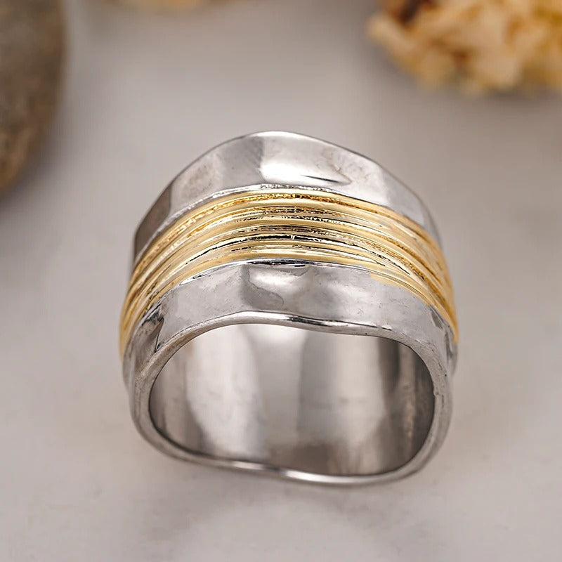 Anel Harmony: O Poder do Mix Dourado e Prateado