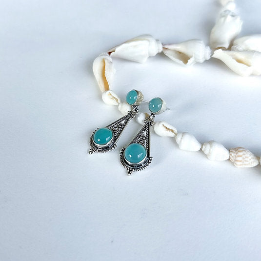 Brinco Pêndulo LifeCharm em Prata 925 com Pedra Natural de Calcedônia: Beleza e Poder Transformador