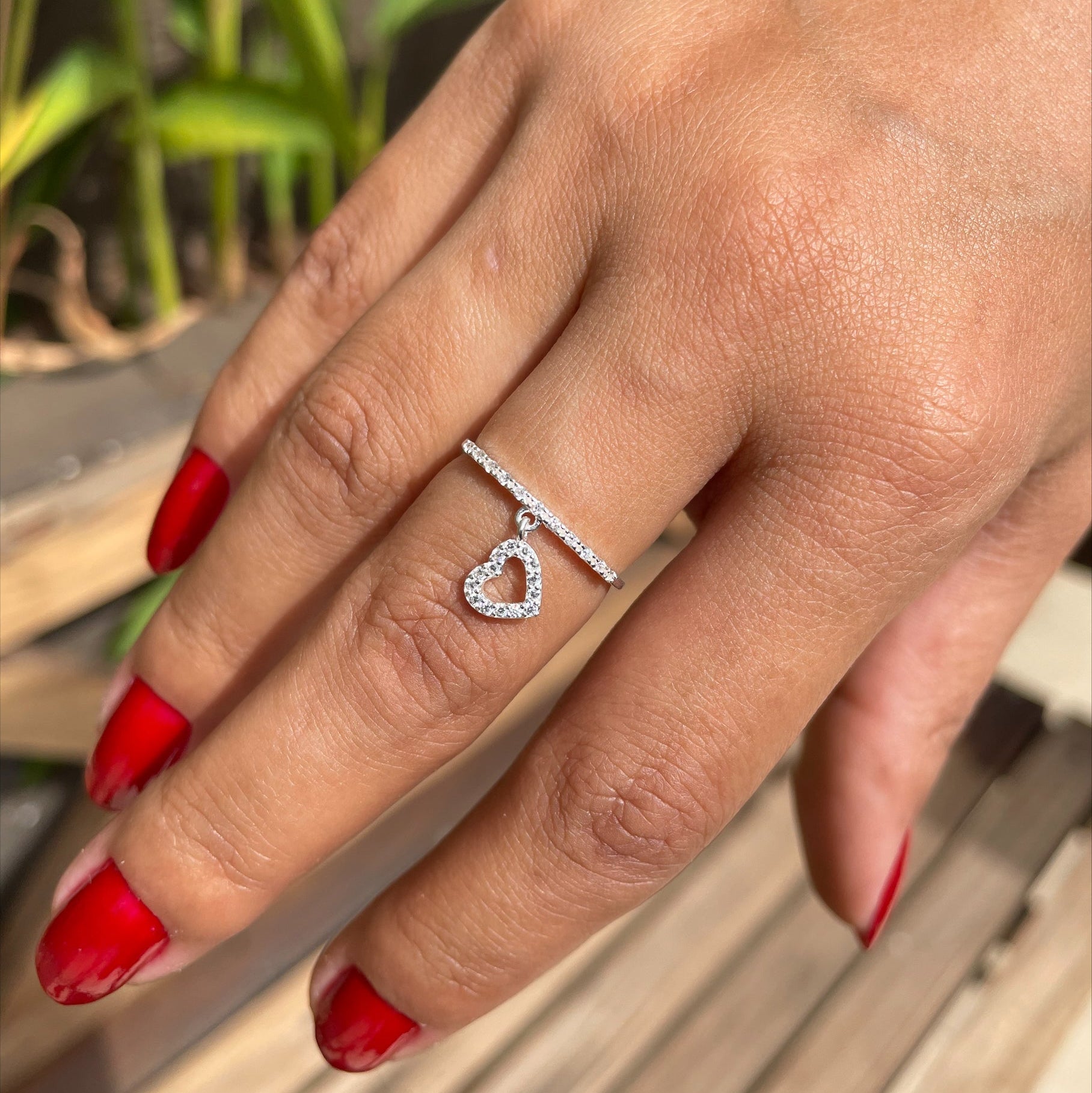 Anel de Prata Aparador com Pingente Coração LifeCharm: Elegância e Brilho