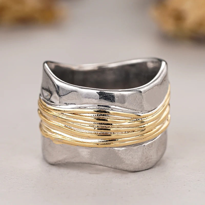 Anel Harmony: O Poder do Mix Dourado e Prateado